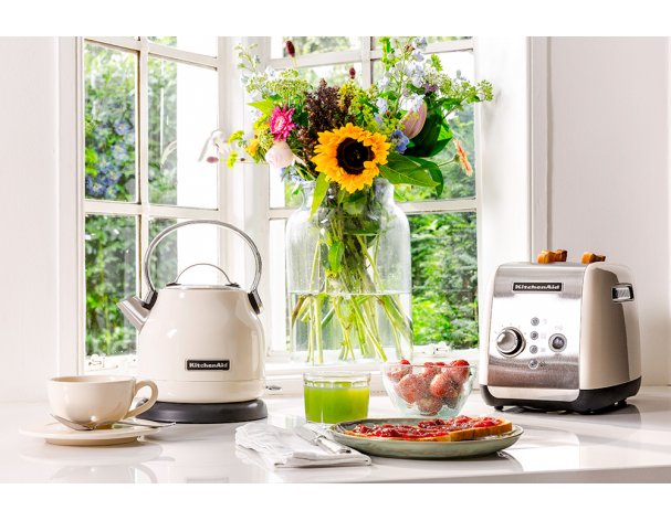 Kettle KitchenAid 5KEK1222EAC cream