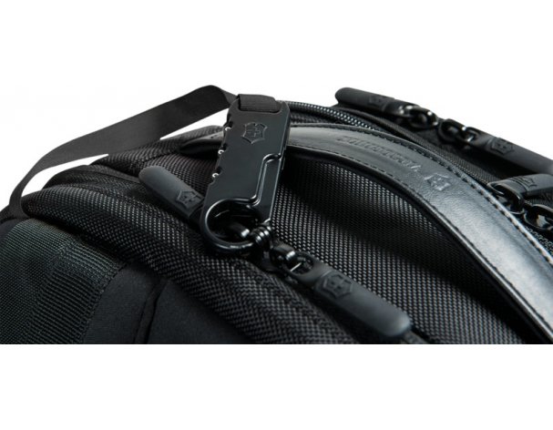 Рюкзак Victorinox Altmont Professional Essential Laptop 15'', 30x23x43 см, полиэфир, чёрный (602154)