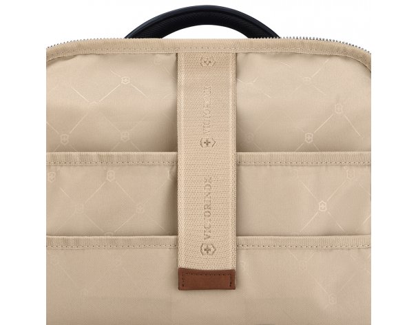 Рюкзак женский Victorinox Victoria Signature Deluxe Backpack, 32x18x39 см, нейлон/кожа, черный (612201)