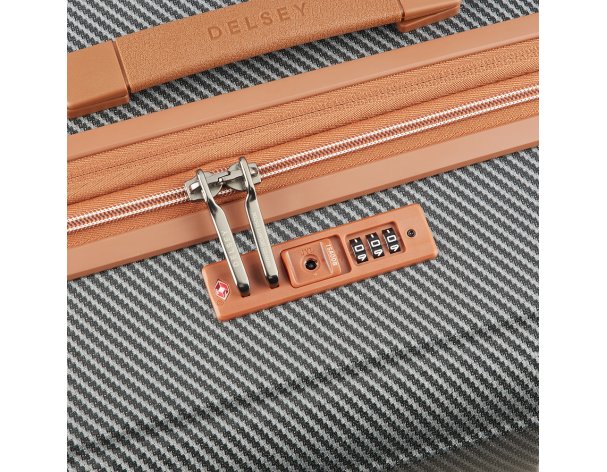Чемодан Delsey Helium Ultimate 50x69x30 см, серый (00104081911E9)