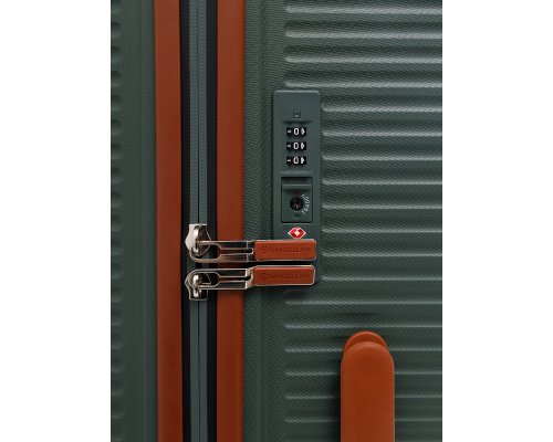Suitcase Magellan M Range, 36.2 x78.3 x 43.5 cm, green (VOCIERMAGMRNGOL)