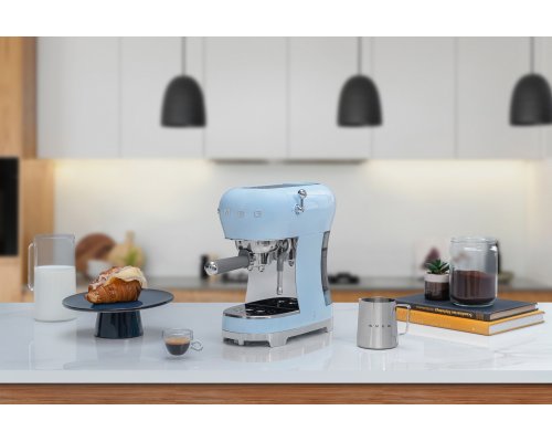 Кофемашина-эспрессо Smeg ECF02PBEU голубой
