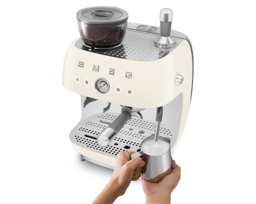 Кофемашина-эспрессо Smeg EGF03CREU кремовый